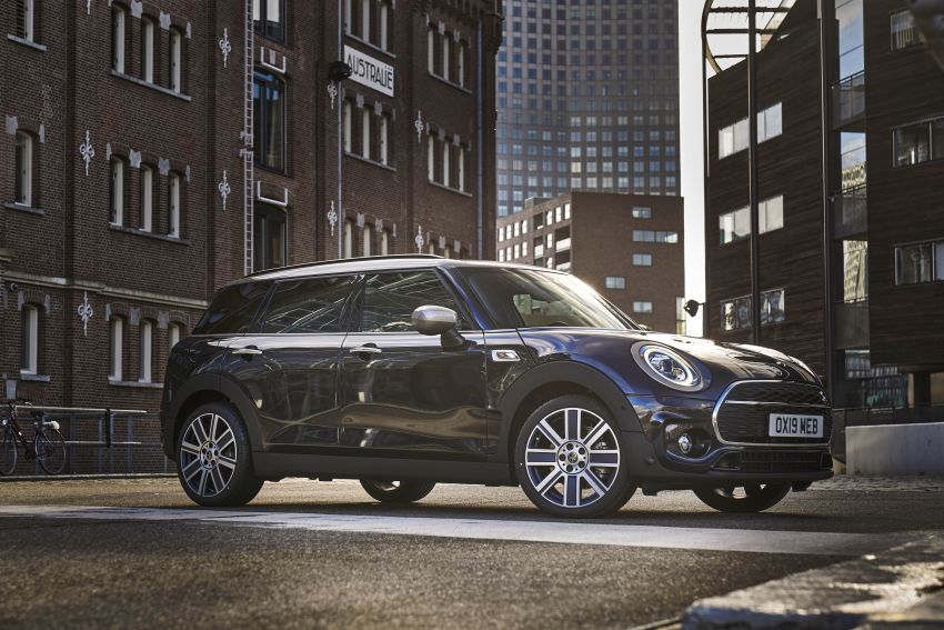 F54 MINI Clubman facelift receives styling updates 949041