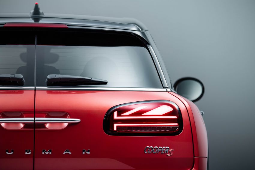 F54 MINI Clubman facelift receives styling updates 949285