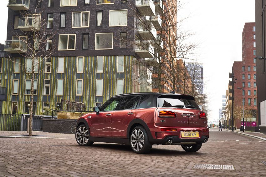 F54 MINI Clubman facelift receives styling updates 949050