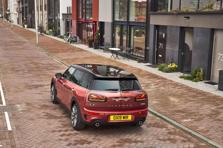 F54 MINI Clubman facelift receives styling updates 949052