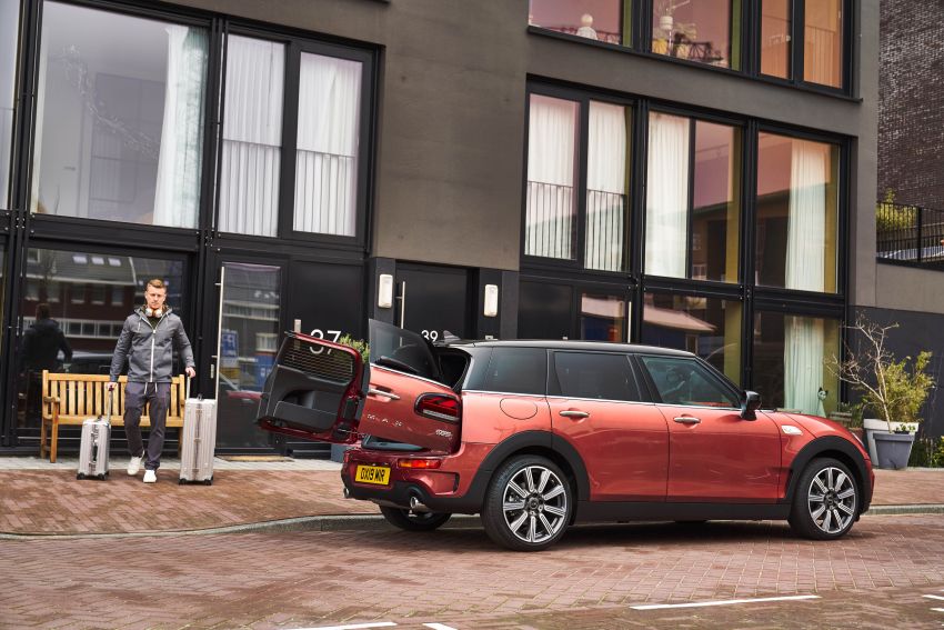 F54 MINI Clubman facelift receives styling updates 949061