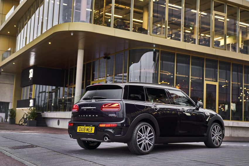 F54 MINI Clubman facelift receives styling updates 949067