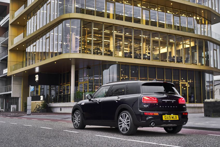 F54 MINI Clubman facelift receives styling updates 949069