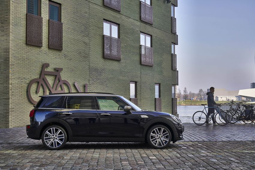 F54 MINI Clubman facelift receives styling updates 949071