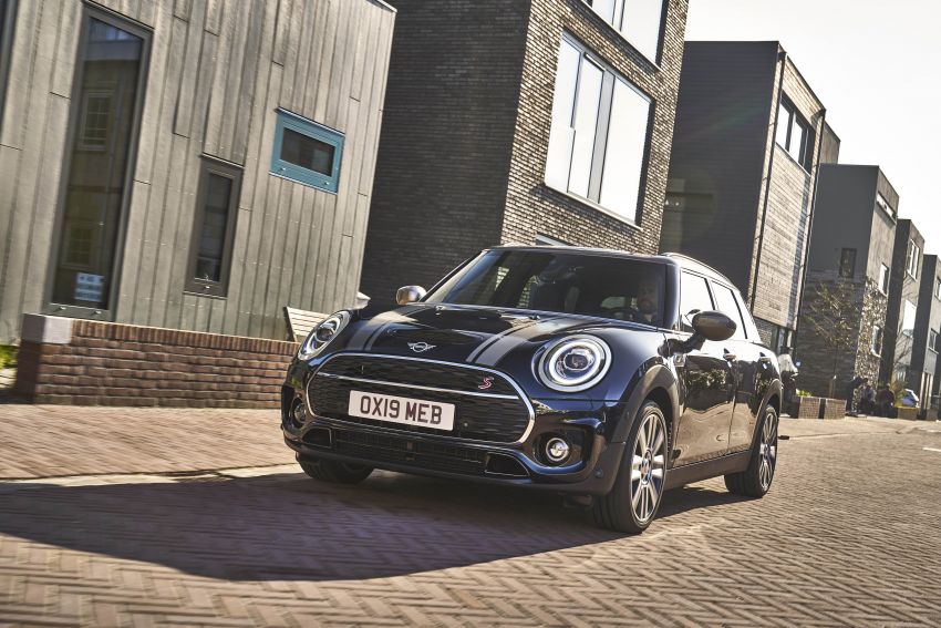 F54 MINI Clubman facelift receives styling updates 949083