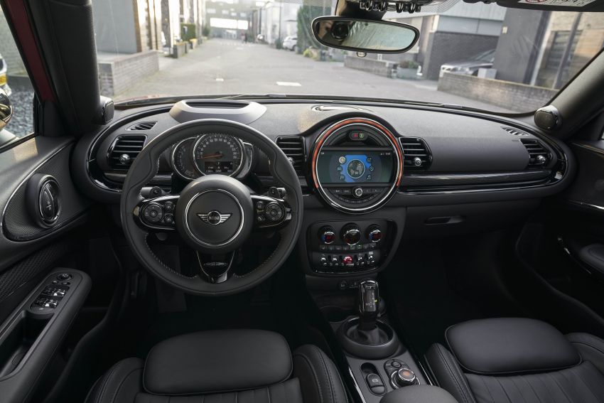 F54 MINI Clubman facelift receives styling updates 949089