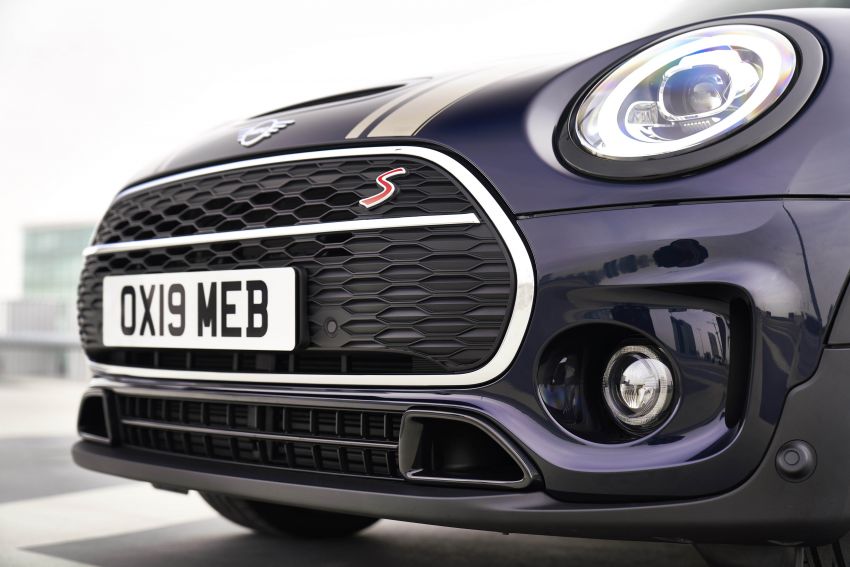 F54 MINI Clubman facelift receives styling updates 949096