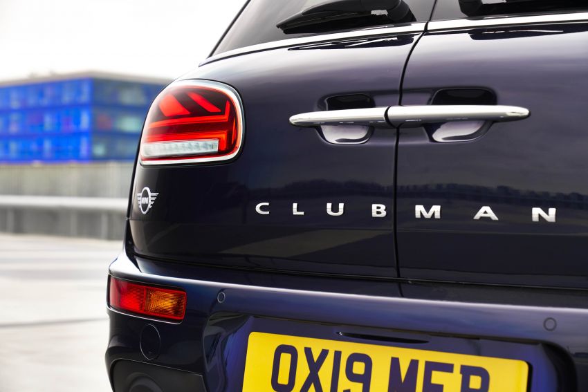 F54 MINI Clubman facelift receives styling updates 949098