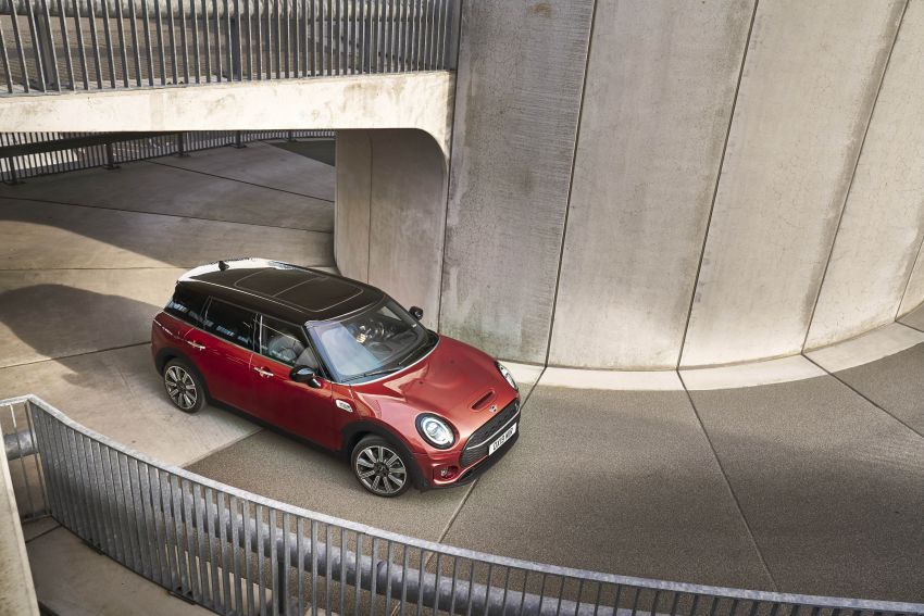 F54 MINI Clubman facelift receives styling updates 949117