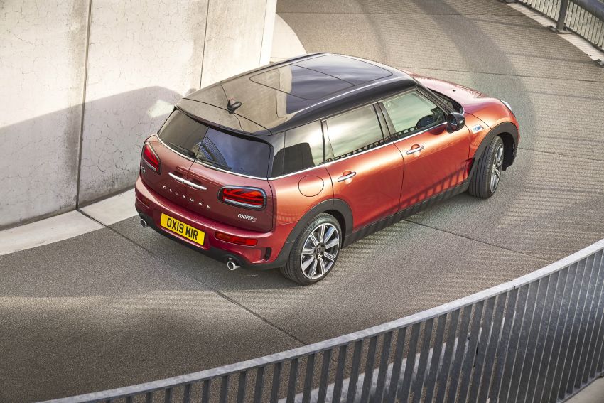 F54 MINI Clubman facelift receives styling updates 949118