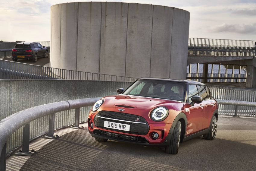 F54 MINI Clubman facelift receives styling updates 949130