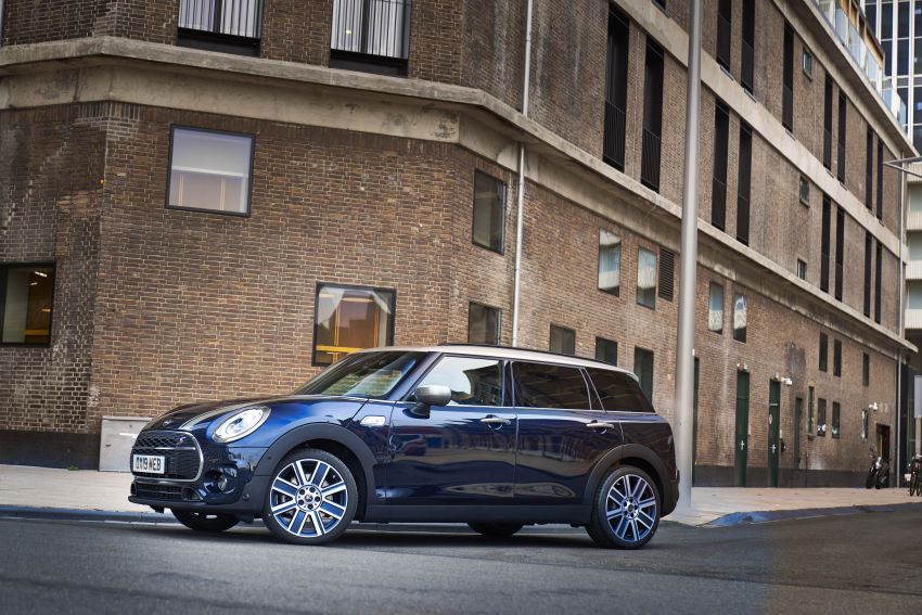 F54 MINI Clubman facelift receives styling updates 949027