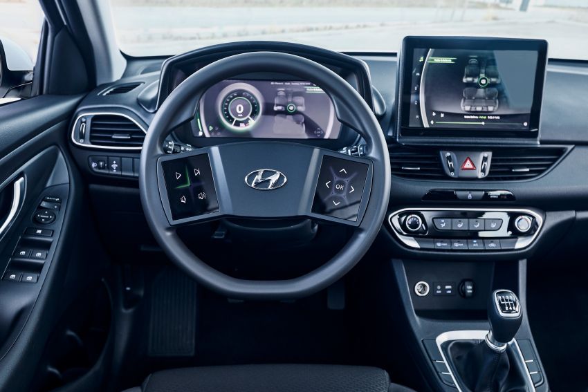 Hyundai’s virtual cockpit gets two steering displays 942860