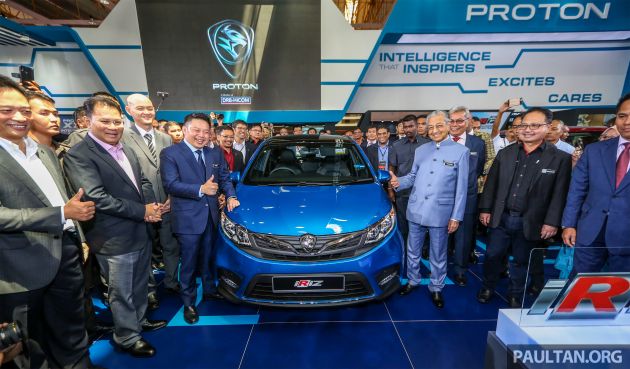 Tun Mahathir unveils 2019 Proton Iriz and Persona facelifts for public debut; over 8,000 bookings so far