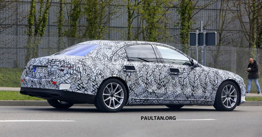 SPIED: W223 Mercedes-Benz S-Class seen in Stuttgart 947686