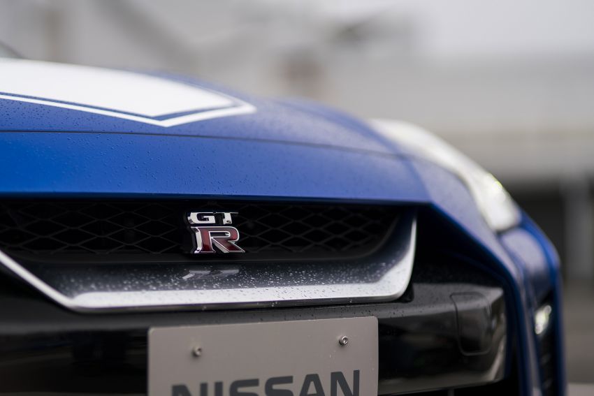 Nissan GT-R 50th Anniversary Edition – warna badan Bayside Blue dari R34, dengan jalur badan Hakosuka 948654