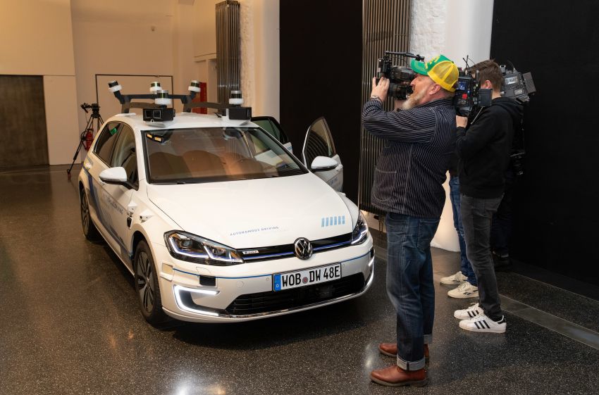 Volkswagen tests Level 4 self-driving in Hamburg 942958