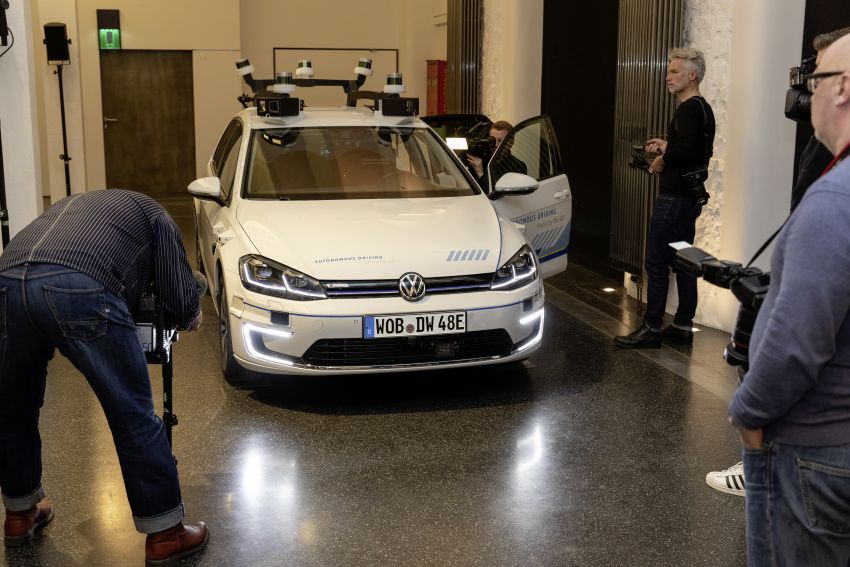 Volkswagen tests Level 4 self-driving in Hamburg 942959