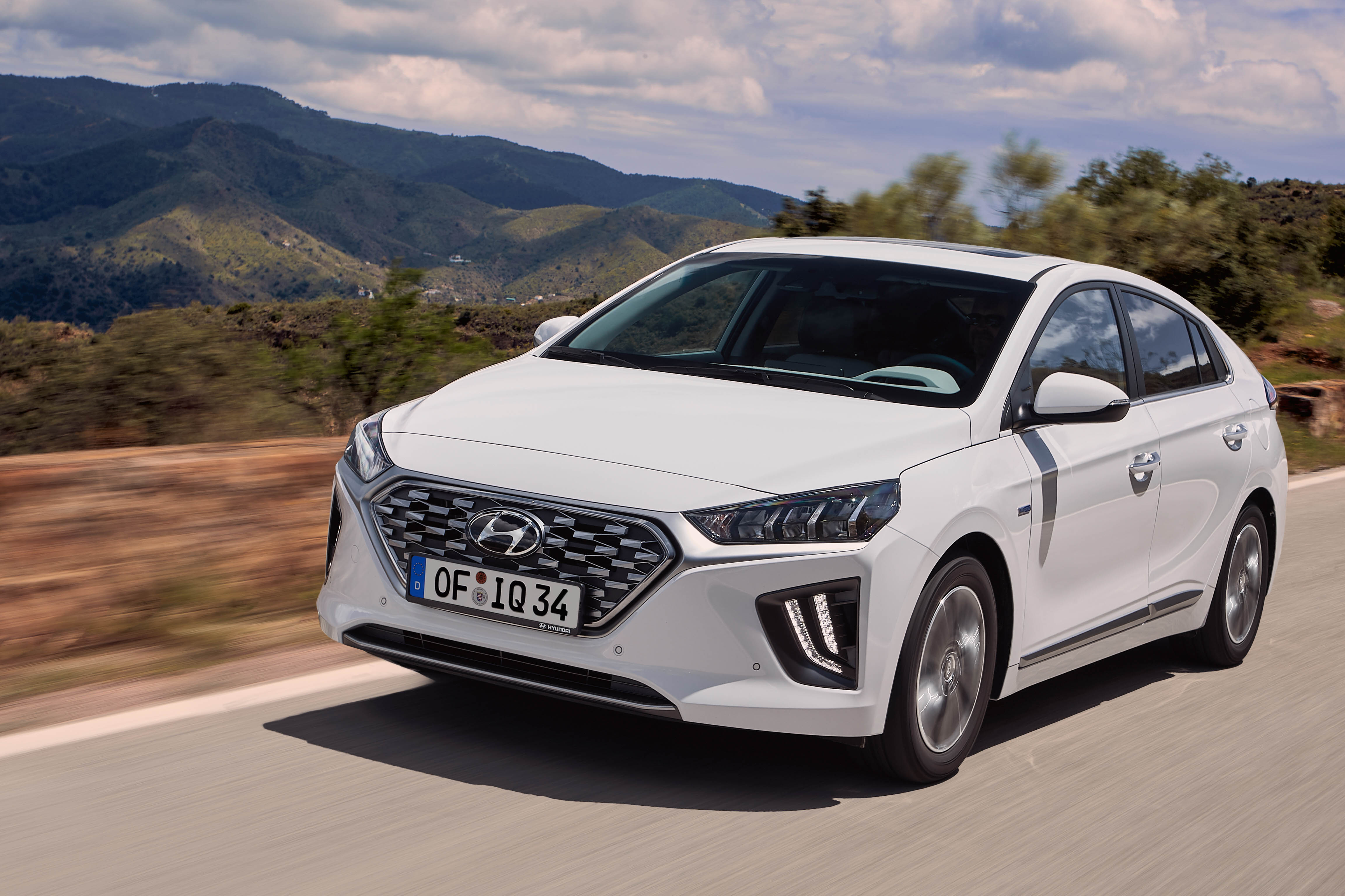 Hyundai ioniq фото