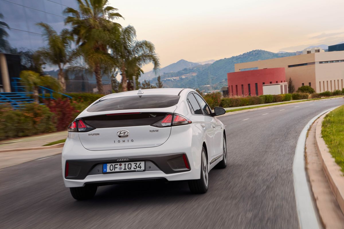 Hyundai ioniq фото