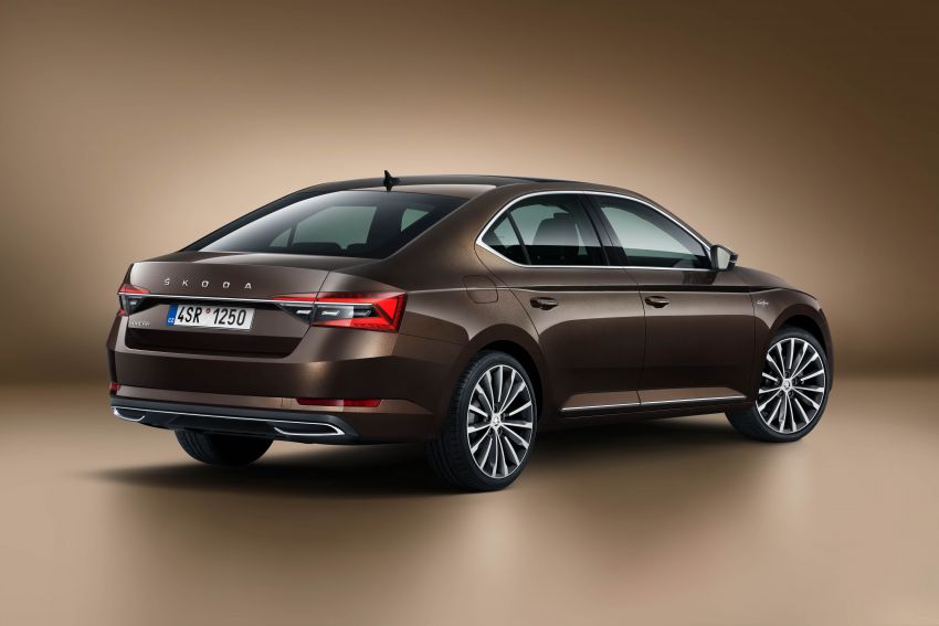 2019 Skoda Superb facelift revealed – updated styling; new Scout variant; plug-in hybrid powertrain option 962979
