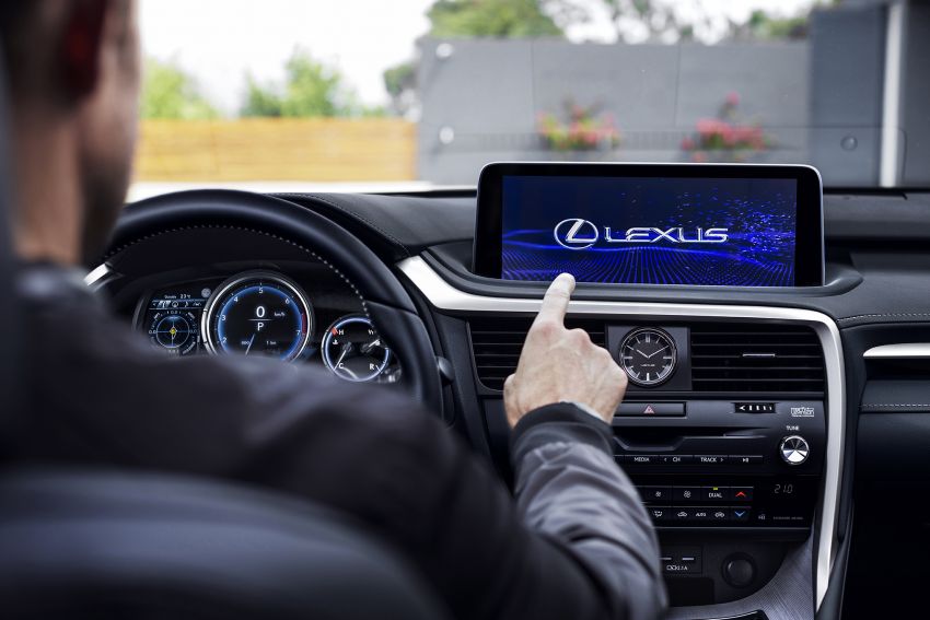 2020 Lexus RX facelift – minor nip/tuck, added tech/kit 966242