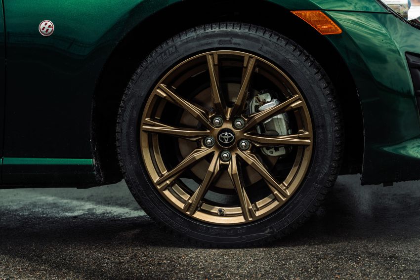 Toyota 86 Hakone Edition – green paint, bronze wheels 955751
