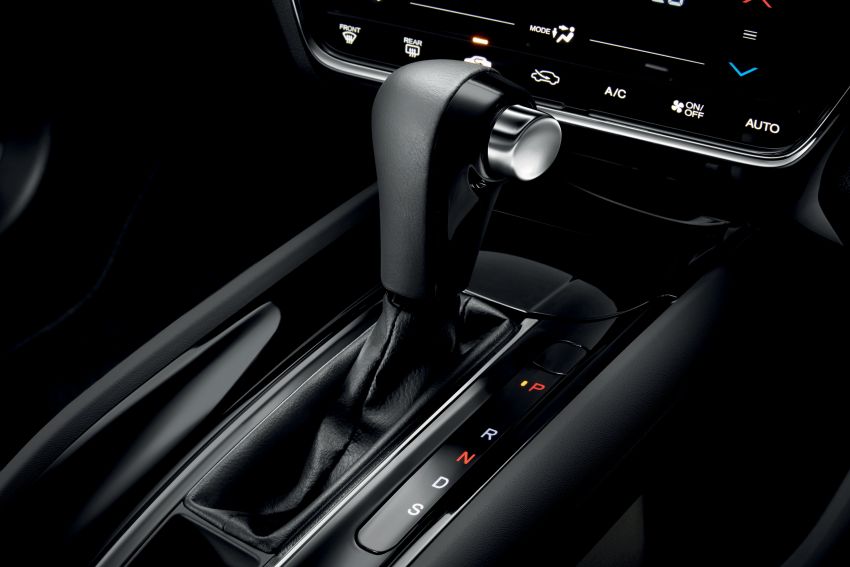 Honda HR-V RS – full black interior replaces ivory 960386