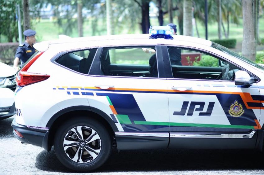 PLUS hands over 10 units of Honda CR-V 2.0L to JPJ 960475