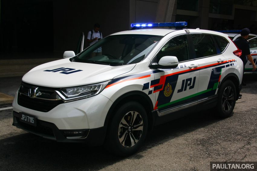 PLUS hands over 10 units of Honda CR-V 2.0L to JPJ 960456