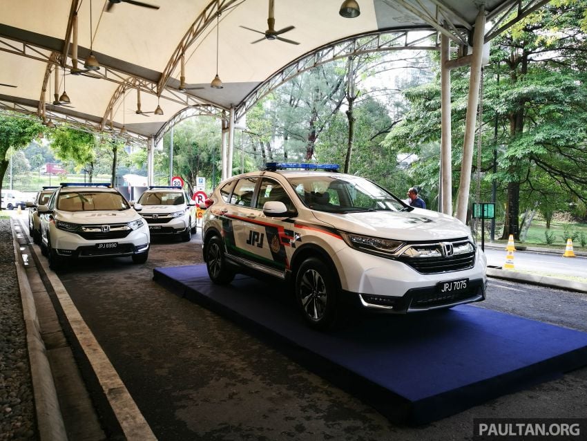 PLUS hands over 10 units of Honda CR-V 2.0L to JPJ 960448