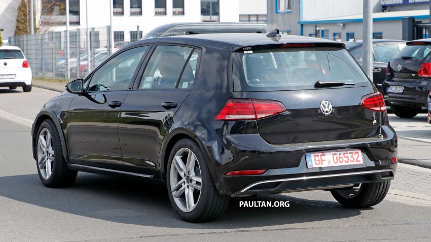 SPIED: Volkswagen Golf-based crossover mule on test 956455