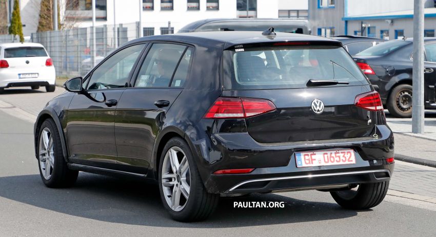 SPIED: Volkswagen Golf-based crossover mule on test 956456