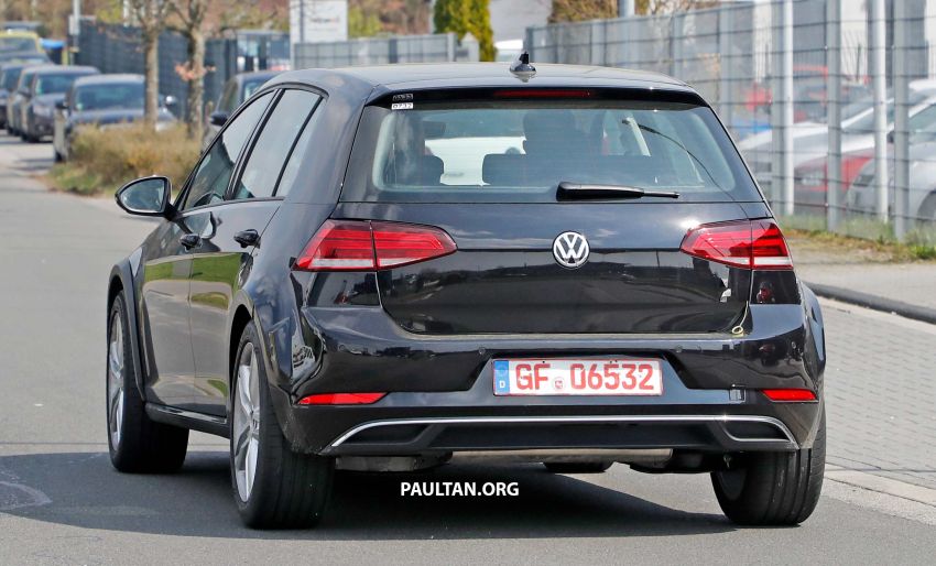 SPIED: Volkswagen Golf-based crossover mule on test 956458