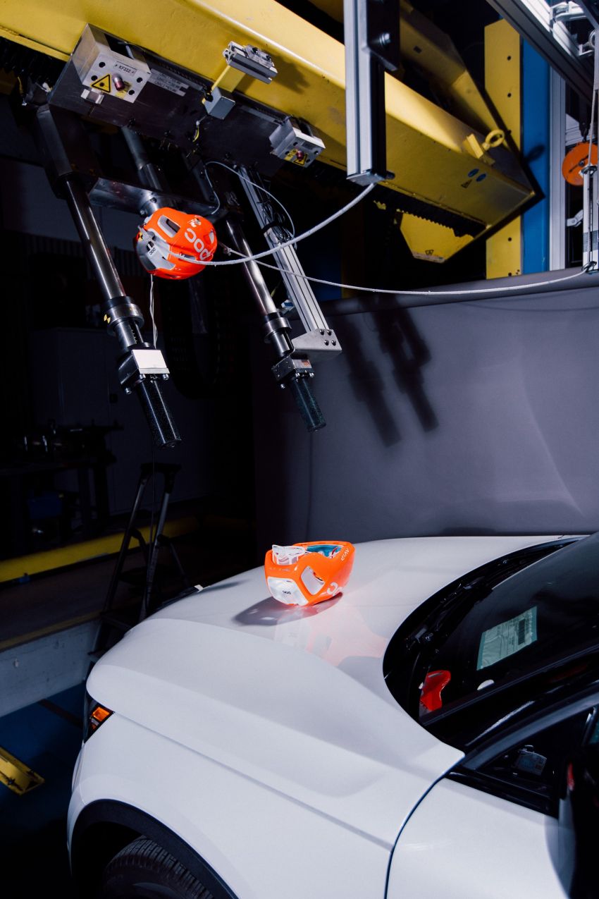 Volvo Cars and POC helmets develop world’s first car-bicycle helmet crash test 968005