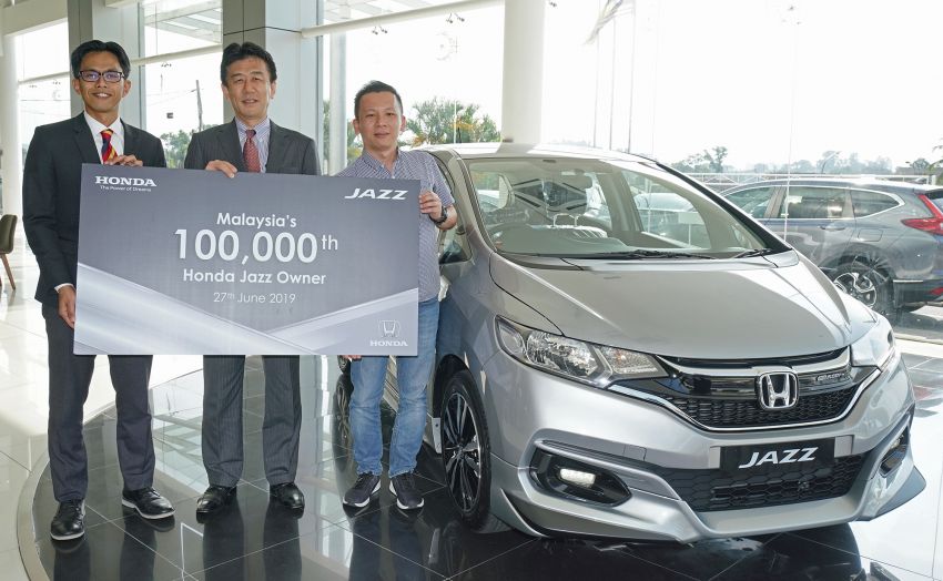 Honda Malaysia delivers the 100,000th Jazz hatchback 977958