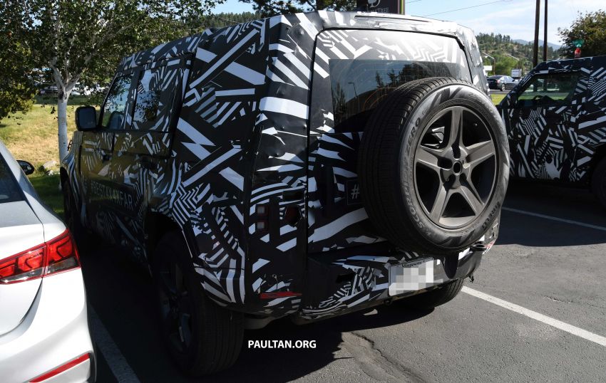 SPYSHOTS: 2019 Land Rover Defender – interior seen 977332