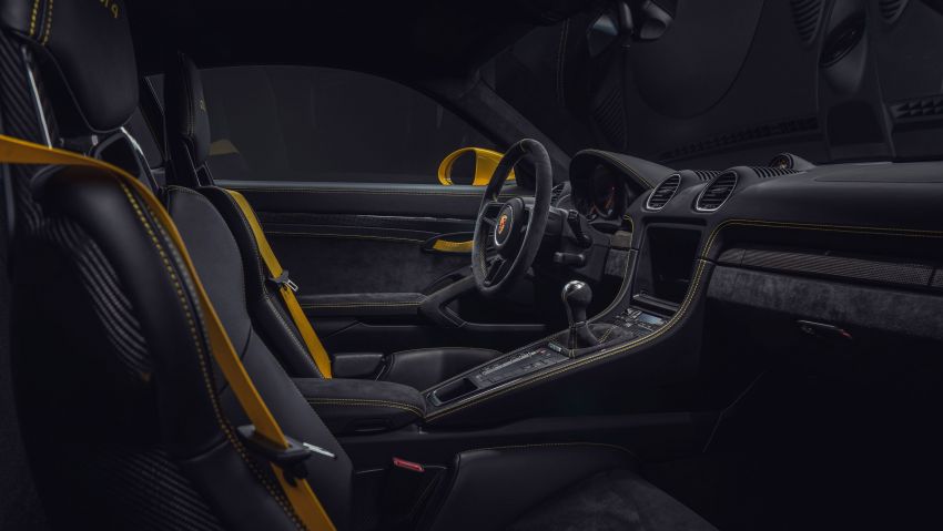 Porsche 718 Cayman GT4, Boxster Spyder unveiled 973337