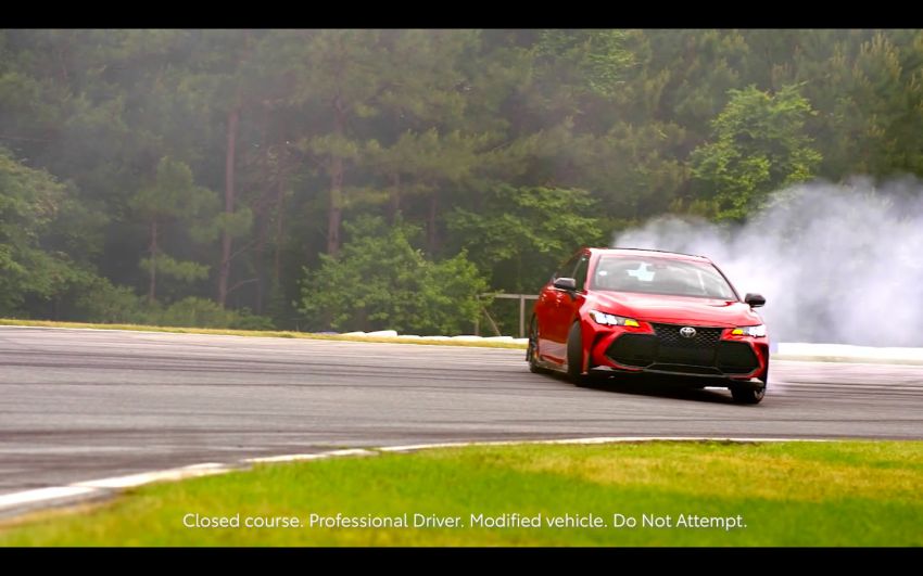 VIDEO: Ken Gushi <em>drift</em> Toyota Avalon TRD 974844