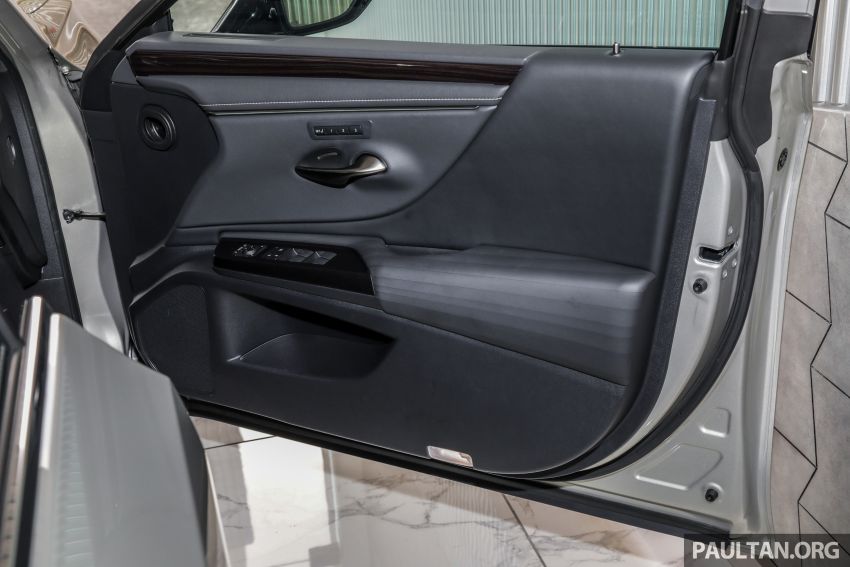 GALLERY: New Lexus ES 250 Luxury – CBU, RM333k 980347