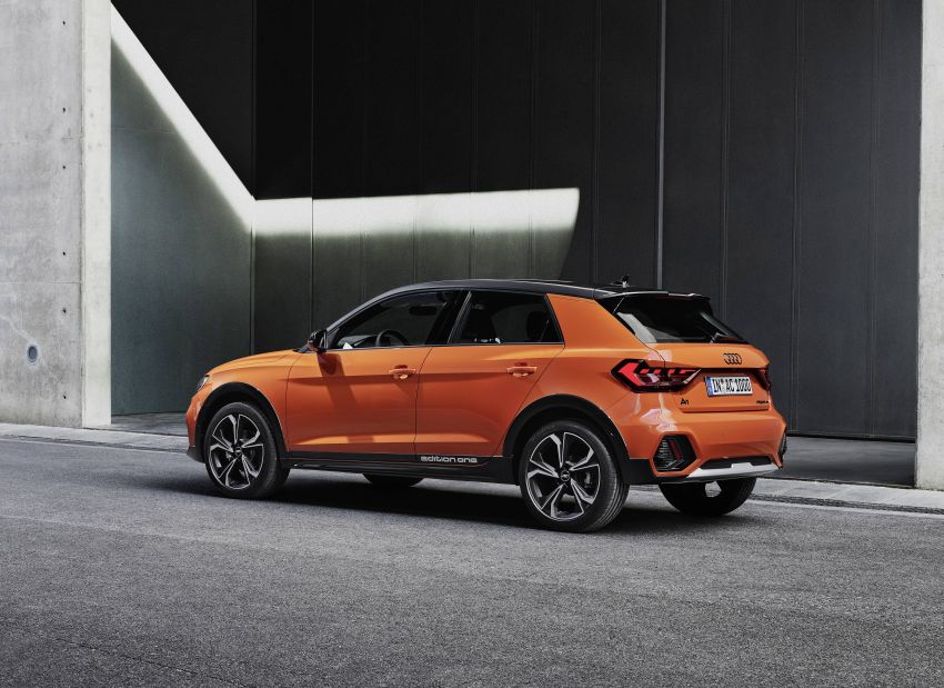Audi A1 citycarver shown: SUV look, raised ride height 994567