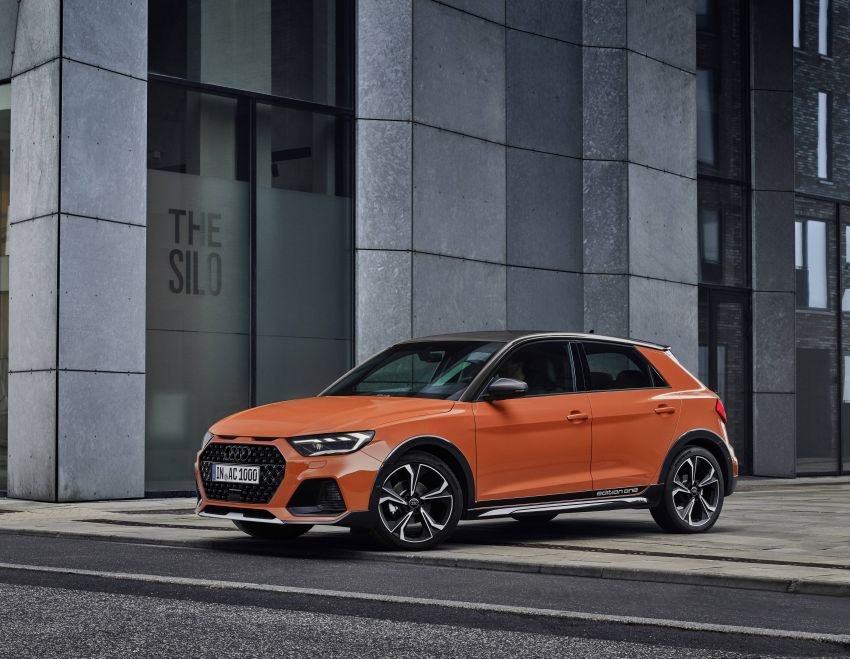 Audi A1 citycarver shown: SUV look, raised ride height 994570