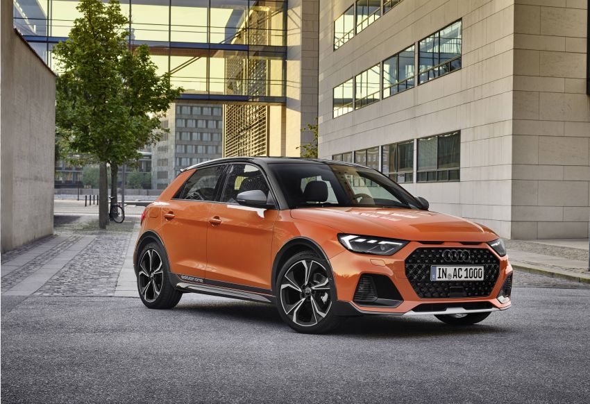 Audi A1 citycarver shown: SUV look, raised ride height 994571