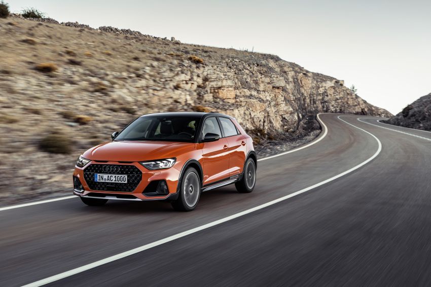 Audi A1 citycarver shown: SUV look, raised ride height 994579