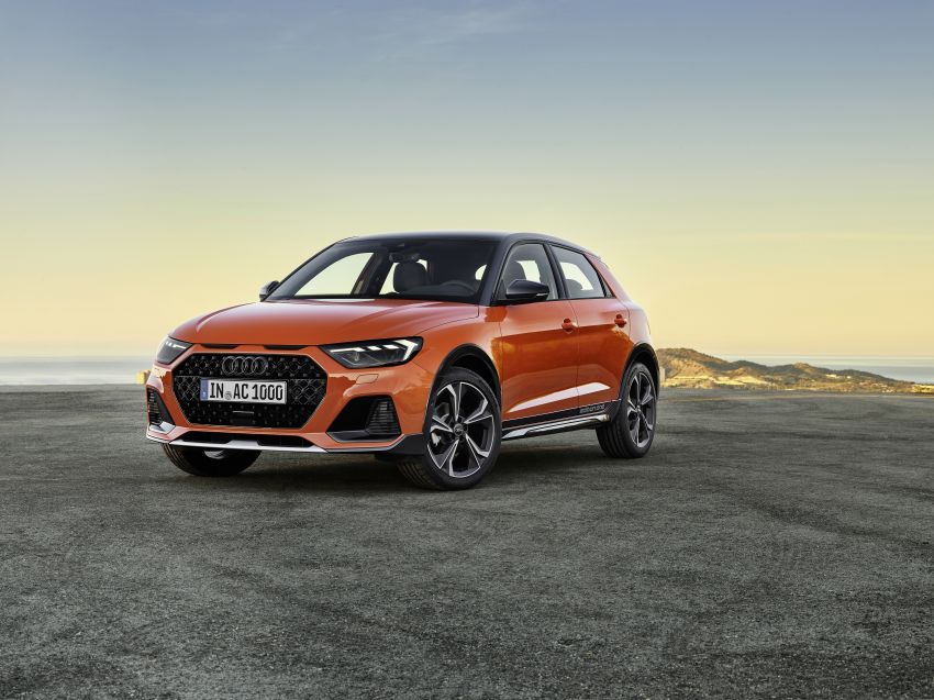 Audi A1 citycarver shown: SUV look, raised ride height 994557