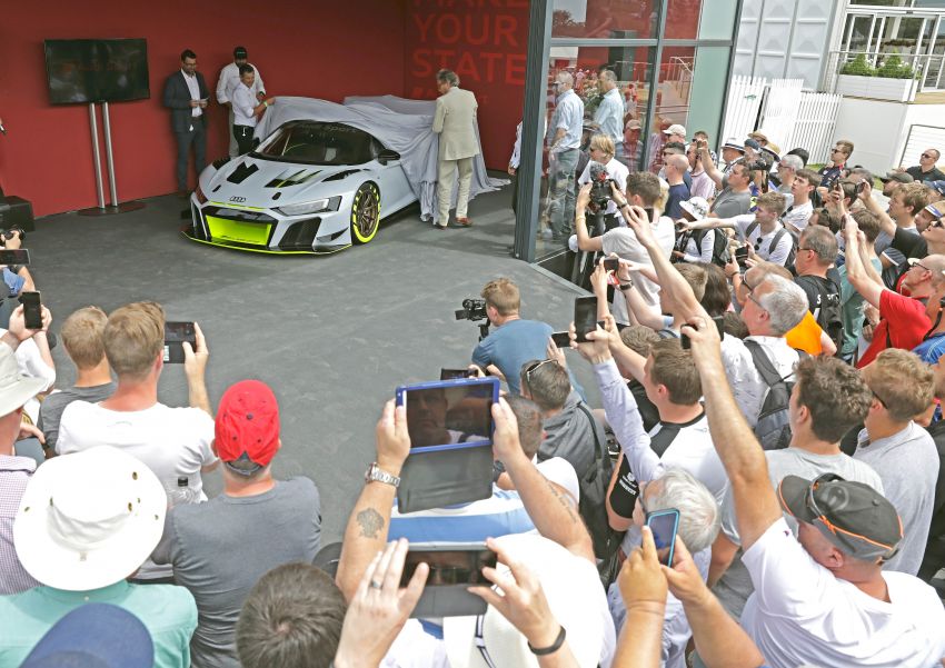 Audi R8 LMS GT2 debuts – another gentleman’s racer 982565