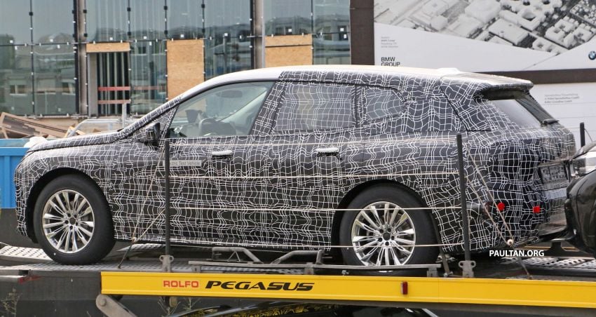 SPIED: BMW iNEXT with production steering wheel 992284