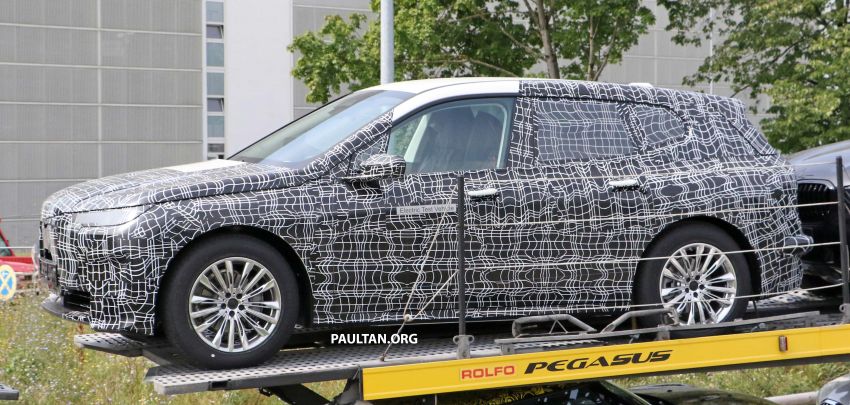 SPIED: BMW iNEXT with production steering wheel 992278