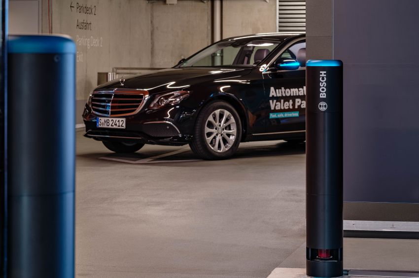 Daimler and Bosch gain approval for fully automated driverless parking function in Mercedes-Benz Museum 992011