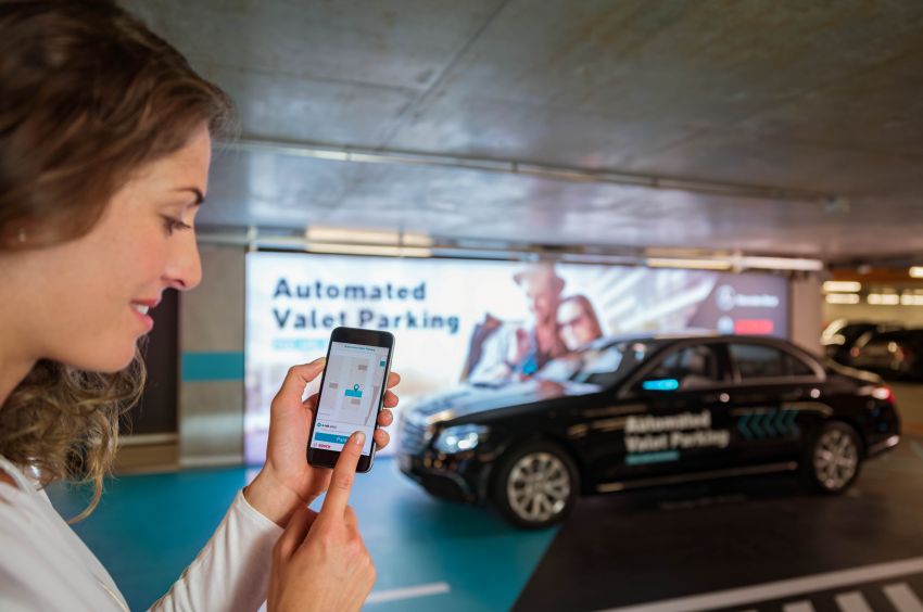 Daimler and Bosch gain approval for fully automated driverless parking function in Mercedes-Benz Museum 992023
